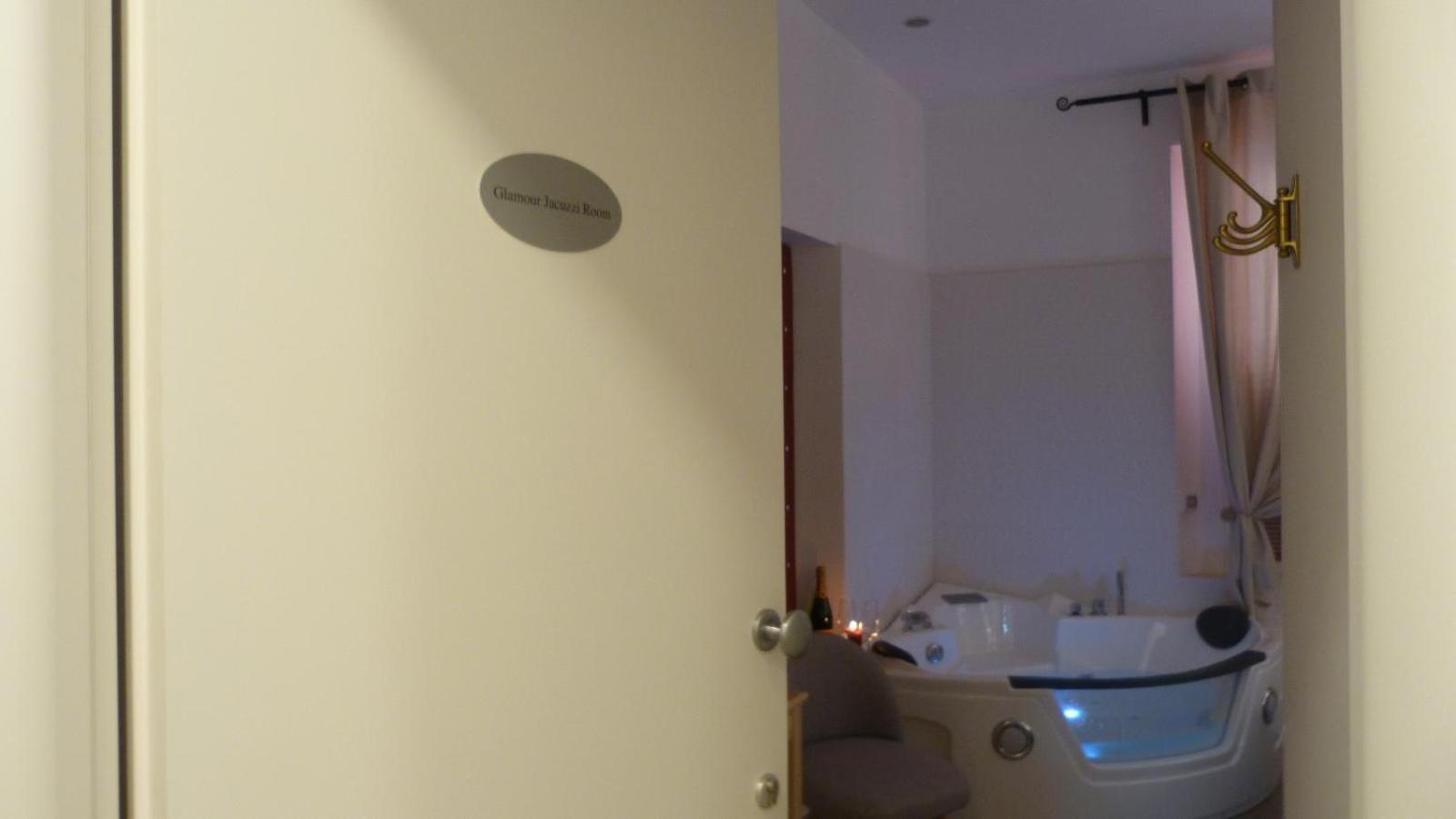 Flatinrome Trastevere Deluxe Rooms - Green Patio المظهر الخارجي الصورة