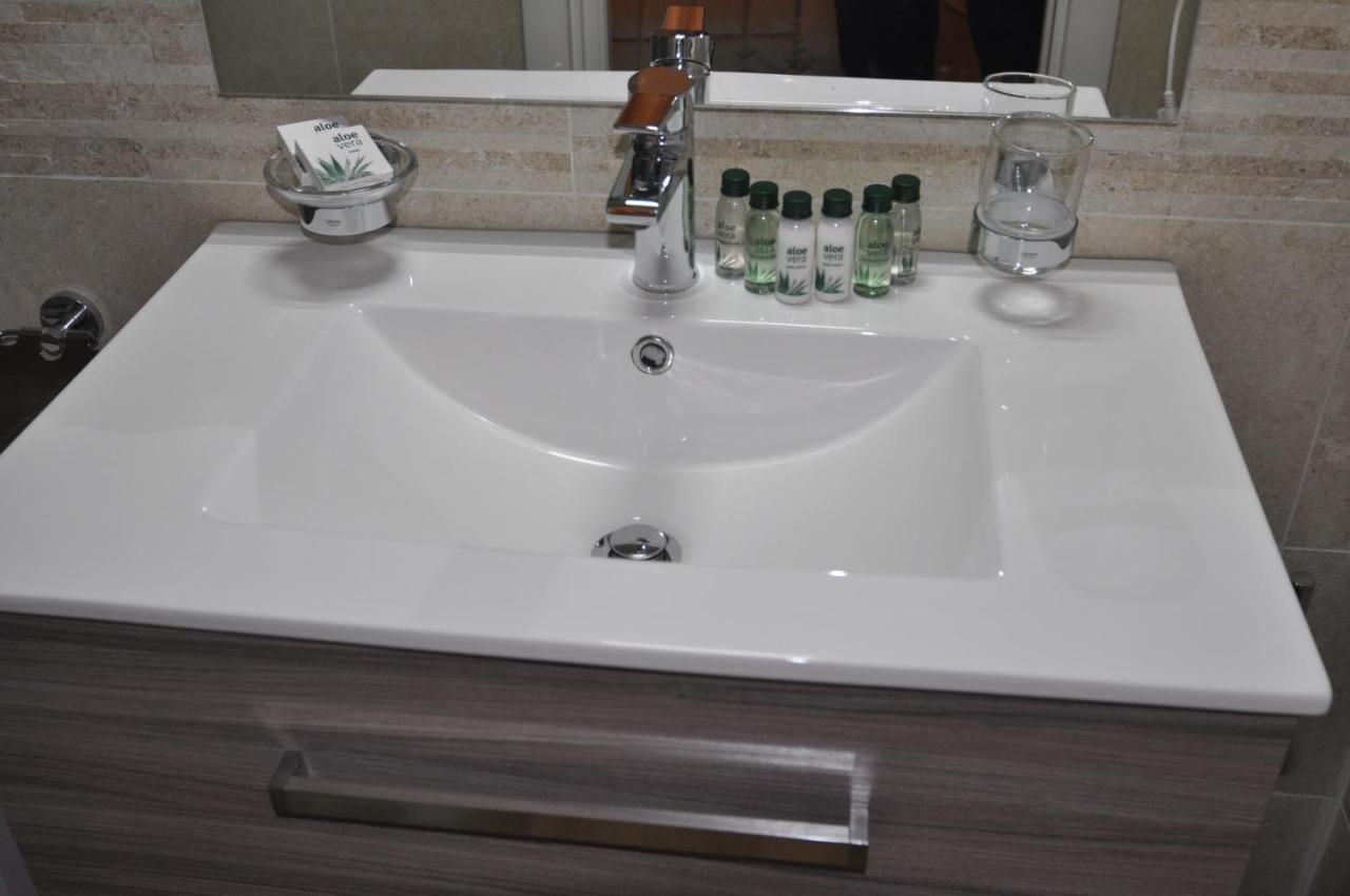 Flatinrome Trastevere Deluxe Rooms - Green Patio المظهر الخارجي الصورة